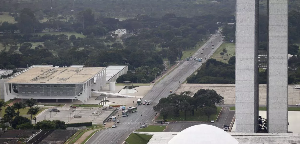 Homem tenta invadir Palácio do Planalto e é alvejado com balas de borracha